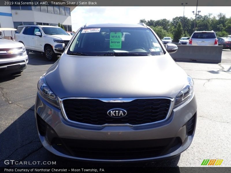 Titanium Silver / Satin Black 2019 Kia Sorento LX AWD