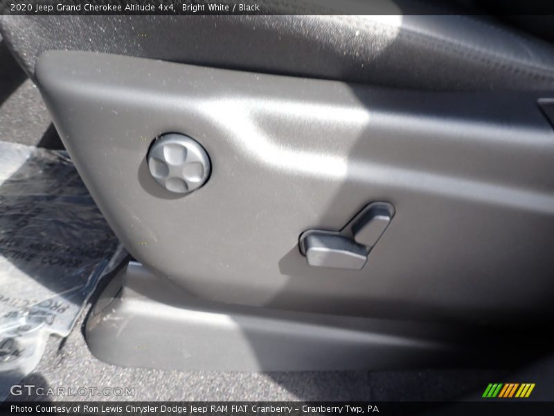 Bright White / Black 2020 Jeep Grand Cherokee Altitude 4x4