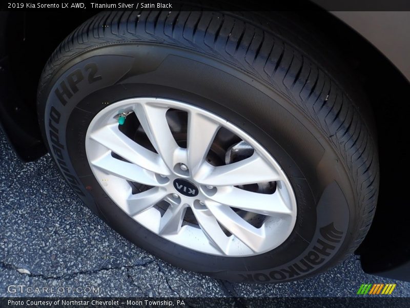 Titanium Silver / Satin Black 2019 Kia Sorento LX AWD