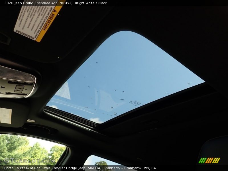 Bright White / Black 2020 Jeep Grand Cherokee Altitude 4x4