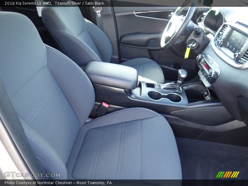 Titanium Silver / Satin Black 2019 Kia Sorento LX AWD