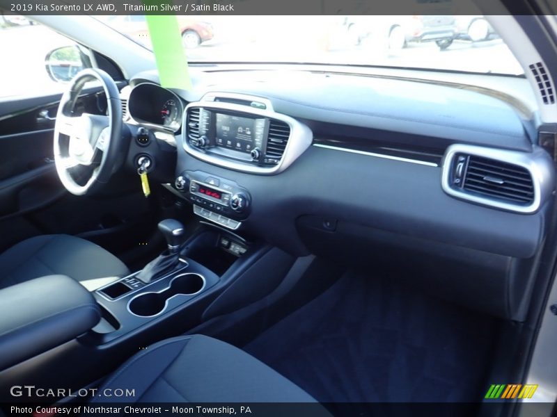 Titanium Silver / Satin Black 2019 Kia Sorento LX AWD