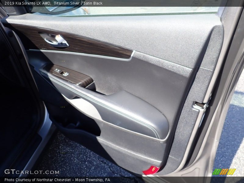 Titanium Silver / Satin Black 2019 Kia Sorento LX AWD