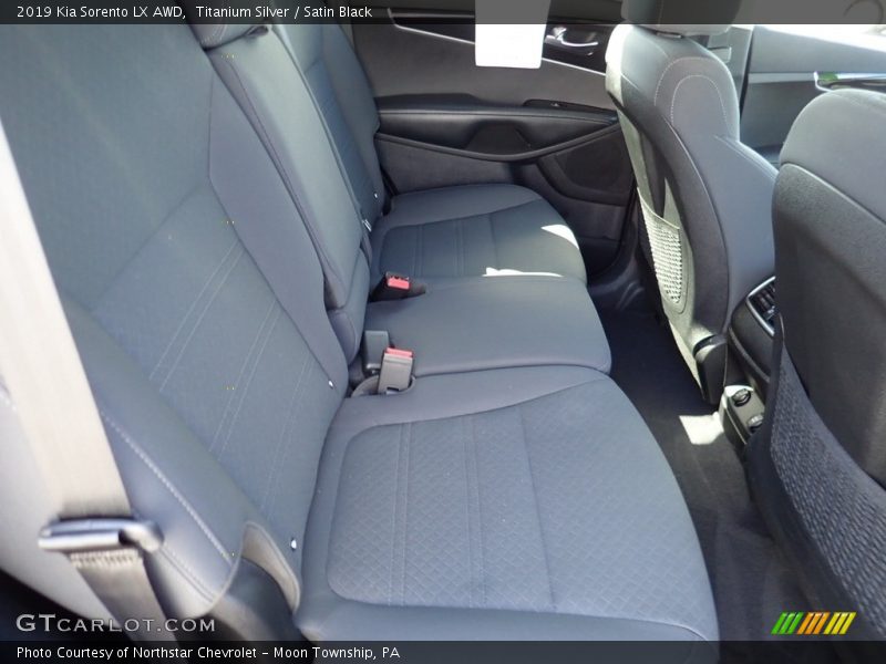 Titanium Silver / Satin Black 2019 Kia Sorento LX AWD