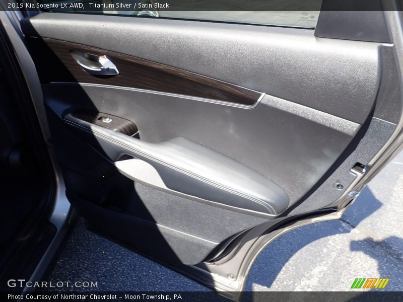 Titanium Silver / Satin Black 2019 Kia Sorento LX AWD