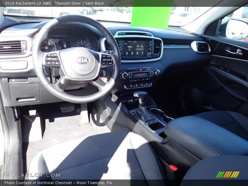 Titanium Silver / Satin Black 2019 Kia Sorento LX AWD