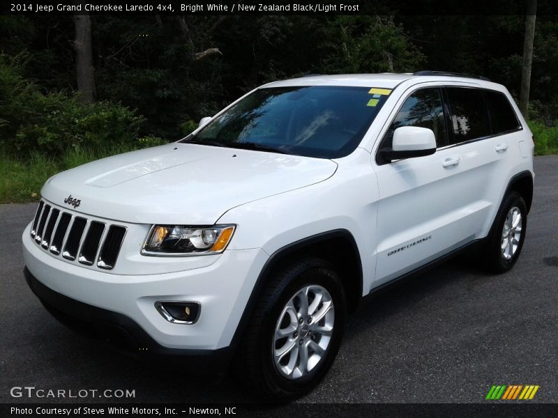 Bright White / New Zealand Black/Light Frost 2014 Jeep Grand Cherokee Laredo 4x4