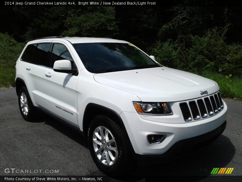 Bright White / New Zealand Black/Light Frost 2014 Jeep Grand Cherokee Laredo 4x4