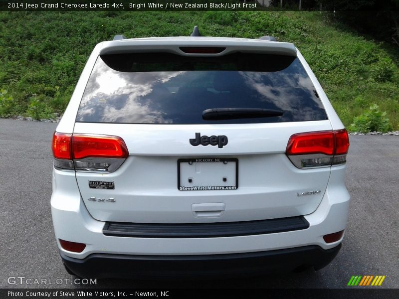 Bright White / New Zealand Black/Light Frost 2014 Jeep Grand Cherokee Laredo 4x4