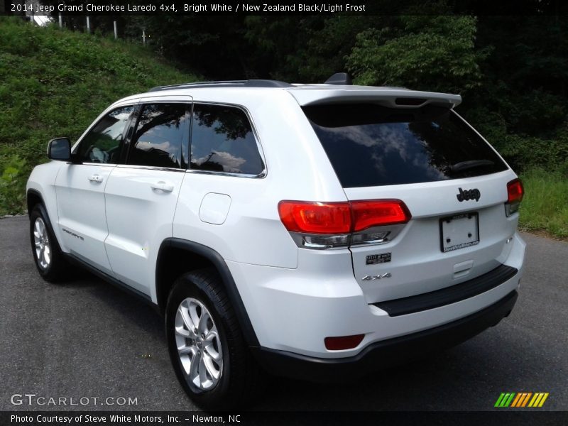 Bright White / New Zealand Black/Light Frost 2014 Jeep Grand Cherokee Laredo 4x4