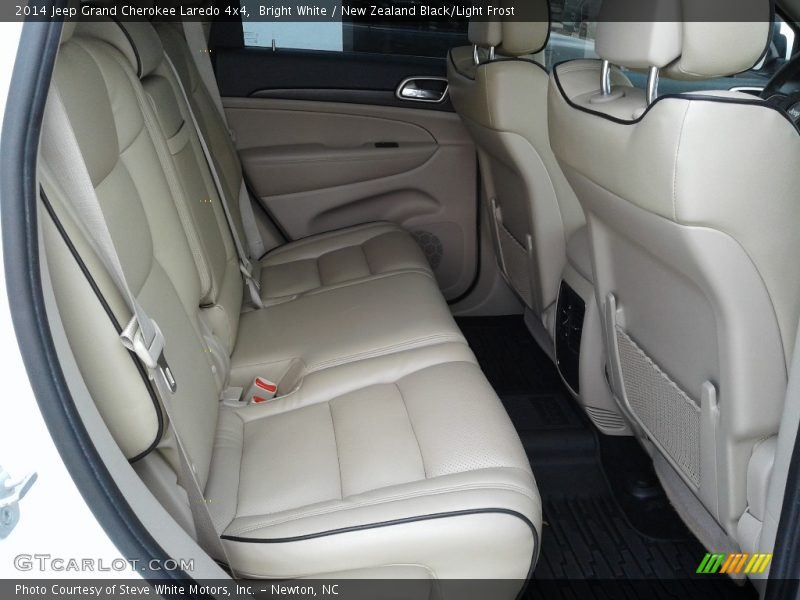 Bright White / New Zealand Black/Light Frost 2014 Jeep Grand Cherokee Laredo 4x4