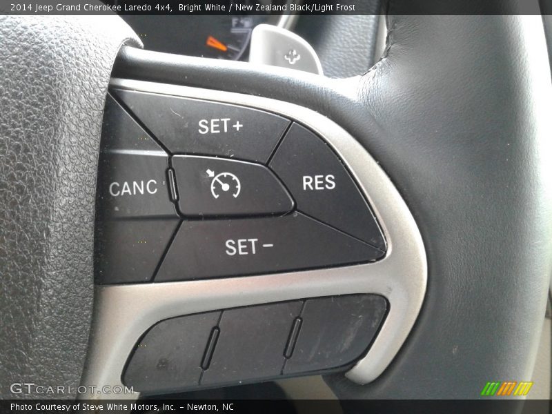 Bright White / New Zealand Black/Light Frost 2014 Jeep Grand Cherokee Laredo 4x4