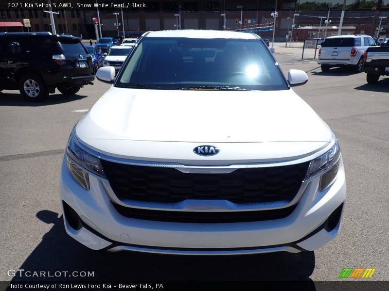 Snow White Pearl / Black 2021 Kia Seltos S AWD