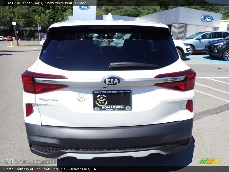 Snow White Pearl / Black 2021 Kia Seltos S AWD