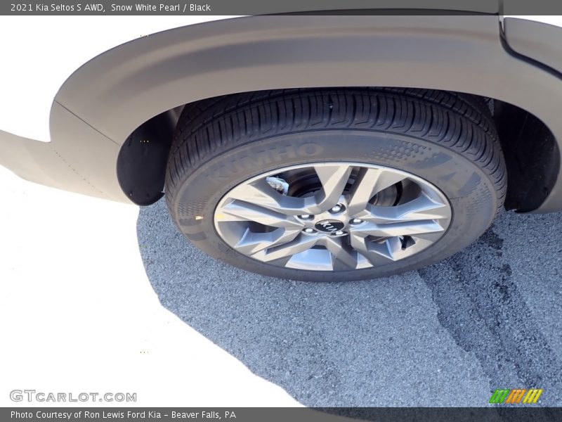 Snow White Pearl / Black 2021 Kia Seltos S AWD