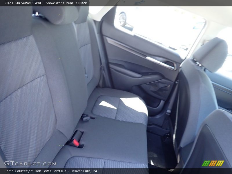 Snow White Pearl / Black 2021 Kia Seltos S AWD