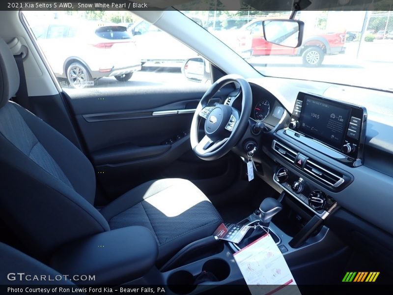 Snow White Pearl / Black 2021 Kia Seltos S AWD