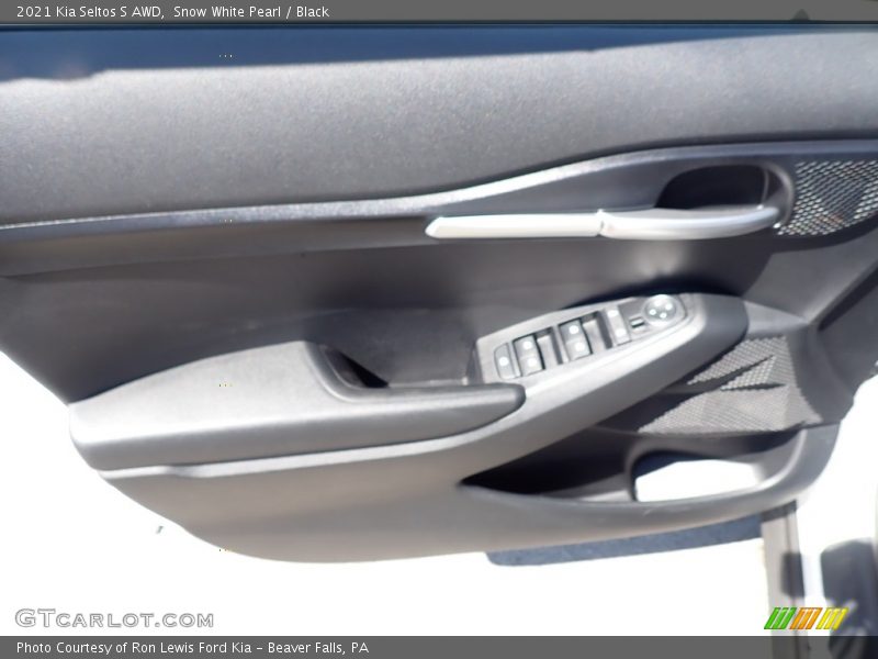 Snow White Pearl / Black 2021 Kia Seltos S AWD