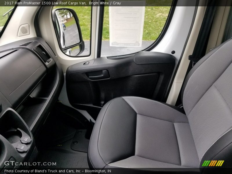 Bright White / Gray 2017 Ram ProMaster 1500 Low Roof Cargo Van