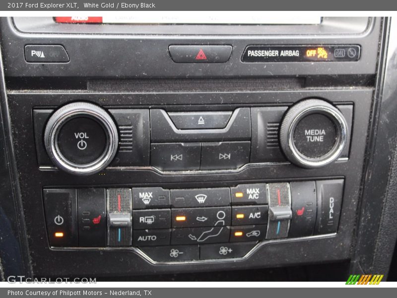 White Gold / Ebony Black 2017 Ford Explorer XLT