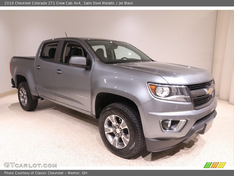 Front 3/4 View of 2019 Colorado Z71 Crew Cab 4x4