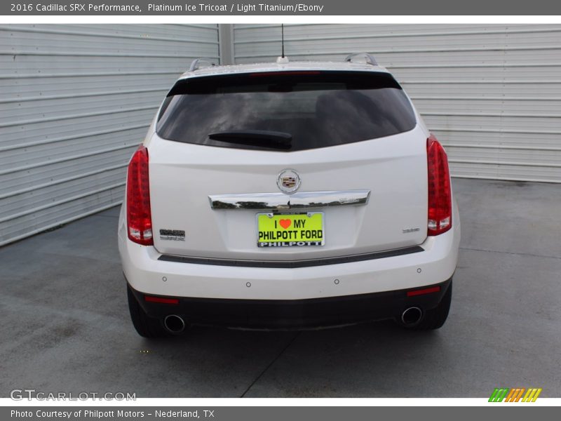 Platinum Ice Tricoat / Light Titanium/Ebony 2016 Cadillac SRX Performance