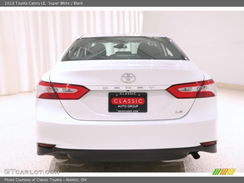 Super White / Black 2019 Toyota Camry LE