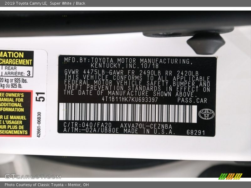 Super White / Black 2019 Toyota Camry LE