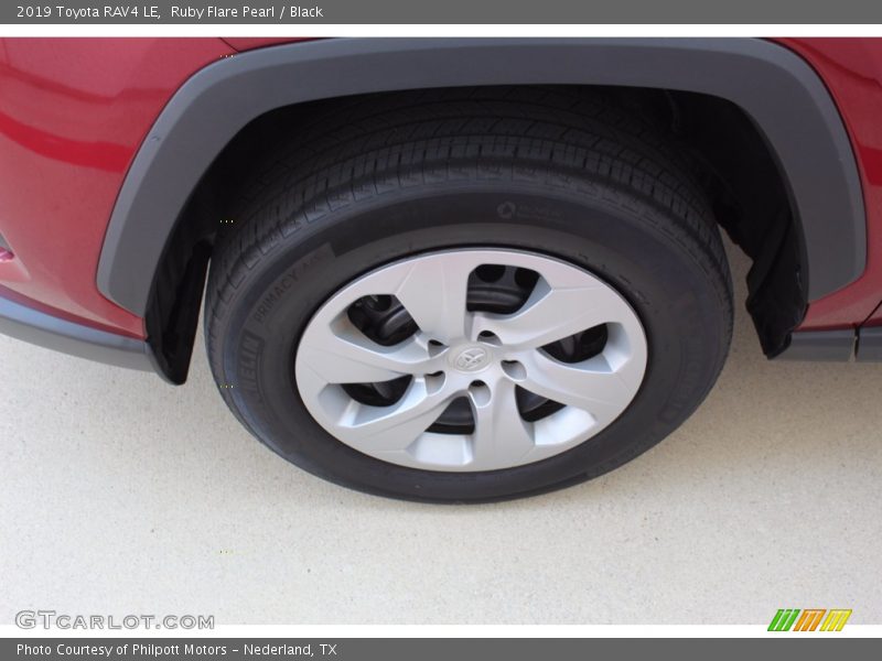Ruby Flare Pearl / Black 2019 Toyota RAV4 LE