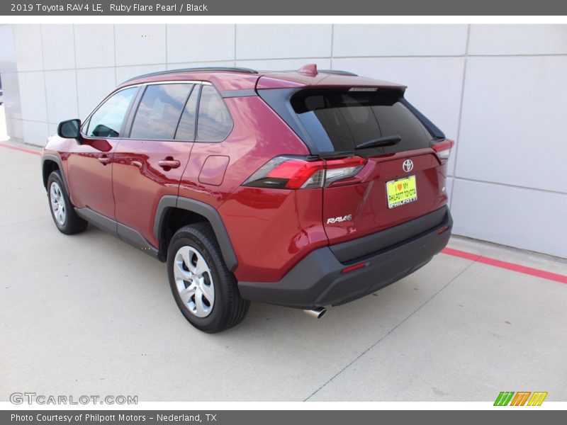 Ruby Flare Pearl / Black 2019 Toyota RAV4 LE