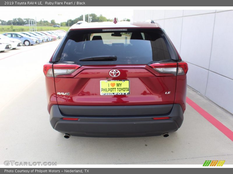 Ruby Flare Pearl / Black 2019 Toyota RAV4 LE