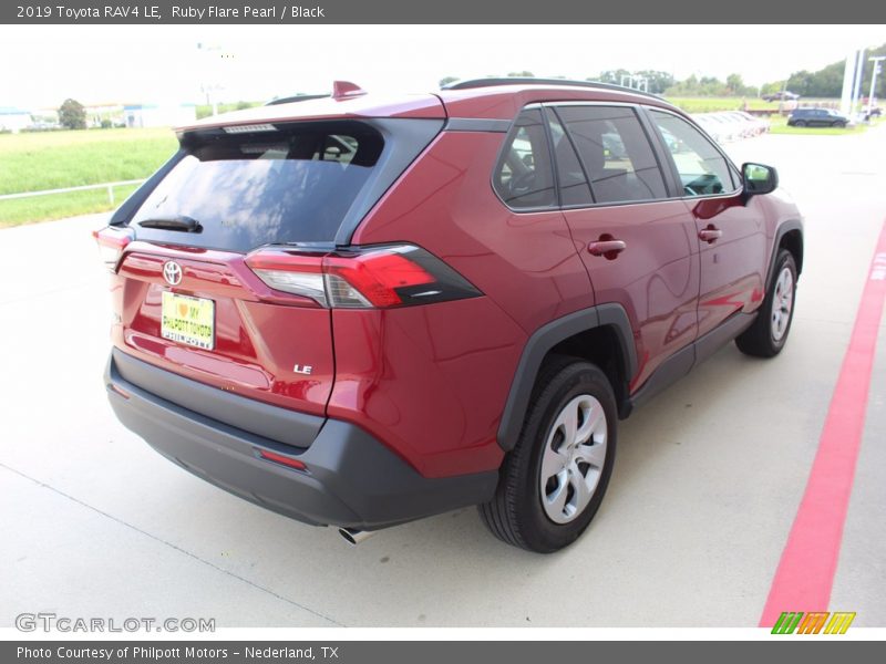 Ruby Flare Pearl / Black 2019 Toyota RAV4 LE