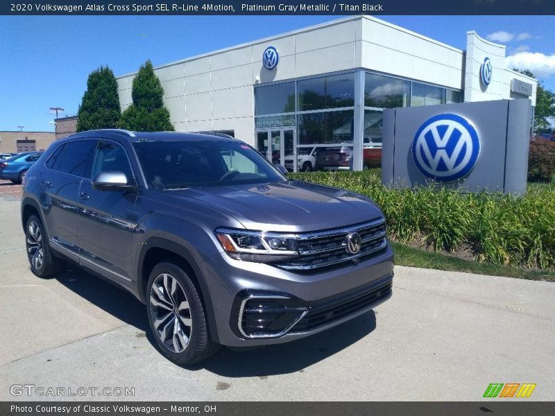 Front 3/4 View of 2020 Atlas Cross Sport SEL R-Line 4Motion