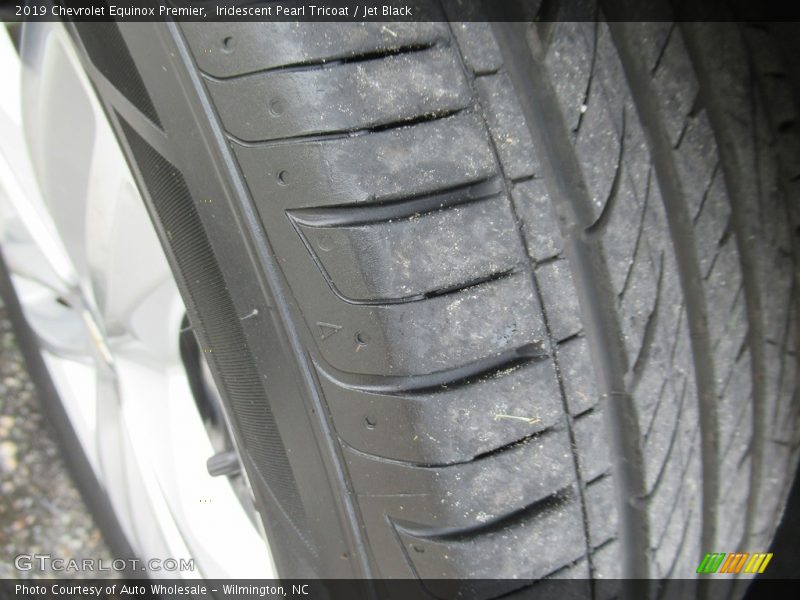 Iridescent Pearl Tricoat / Jet Black 2019 Chevrolet Equinox Premier