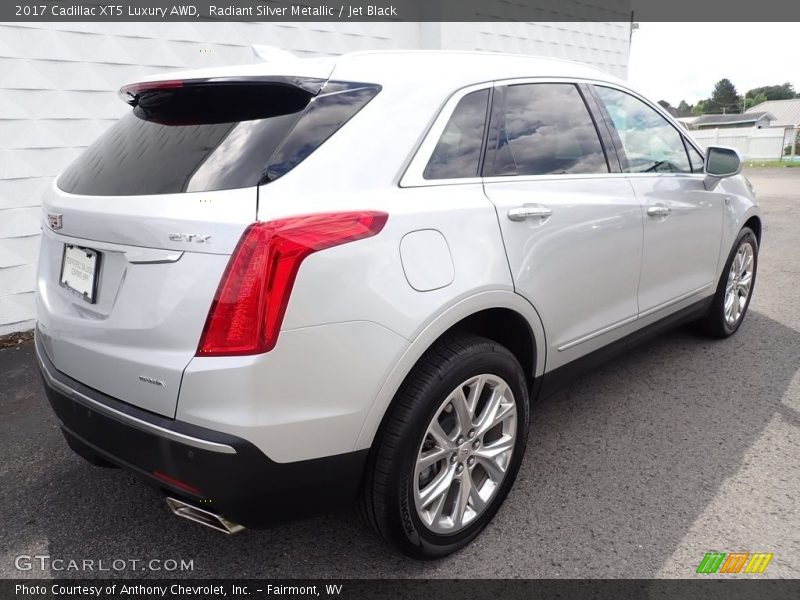 Radiant Silver Metallic / Jet Black 2017 Cadillac XT5 Luxury AWD