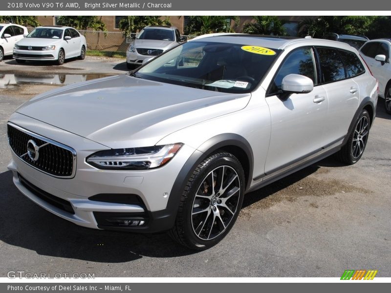 Front 3/4 View of 2018 V90 T6 AWD