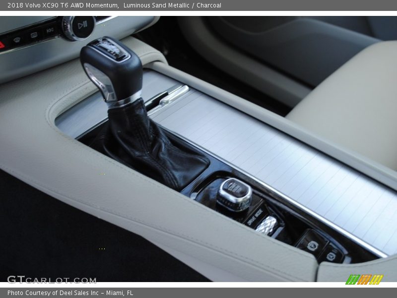 Luminous Sand Metallic / Charcoal 2018 Volvo XC90 T6 AWD Momentum