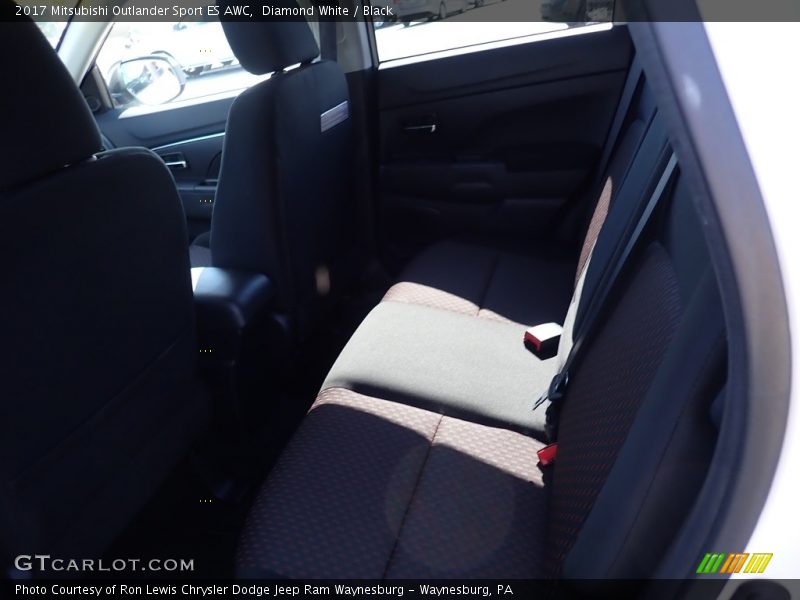 Diamond White / Black 2017 Mitsubishi Outlander Sport ES AWC