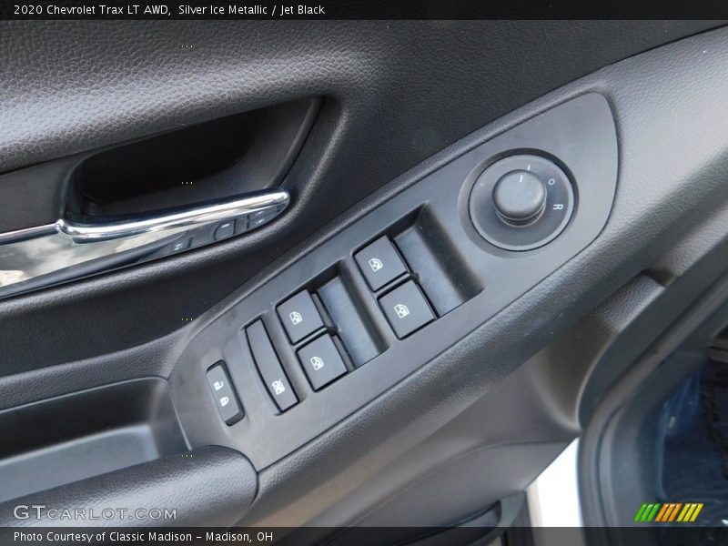 Silver Ice Metallic / Jet Black 2020 Chevrolet Trax LT AWD