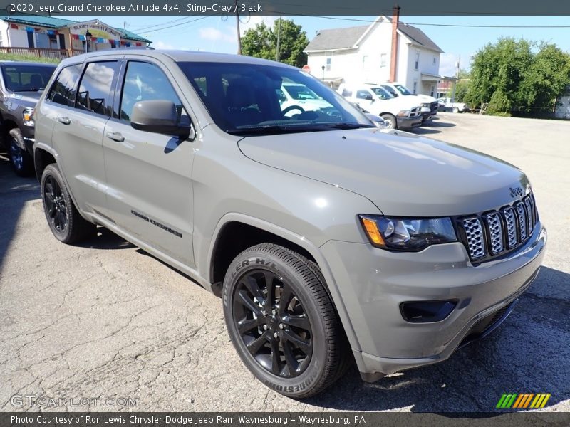 Front 3/4 View of 2020 Grand Cherokee Altitude 4x4