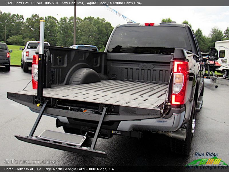 Agate Black / Medium Earth Gray 2020 Ford F250 Super Duty STX Crew Cab 4x4