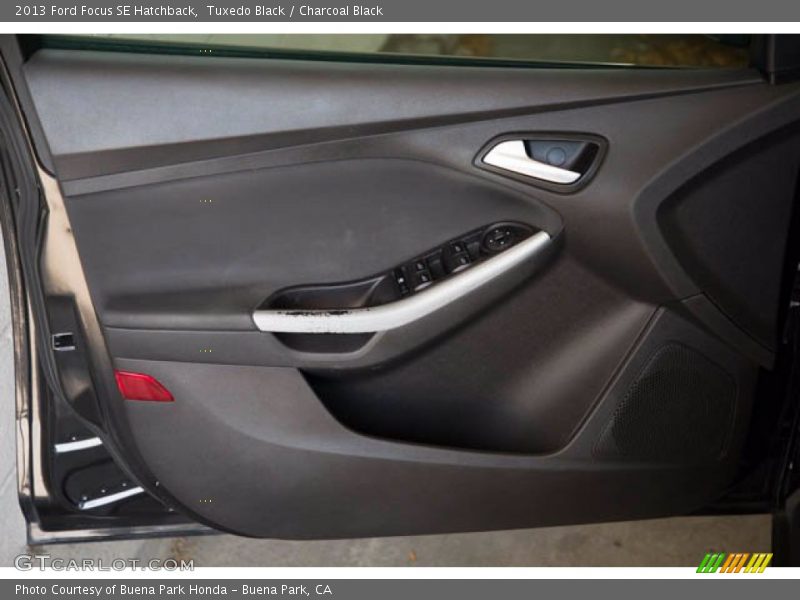 Tuxedo Black / Charcoal Black 2013 Ford Focus SE Hatchback