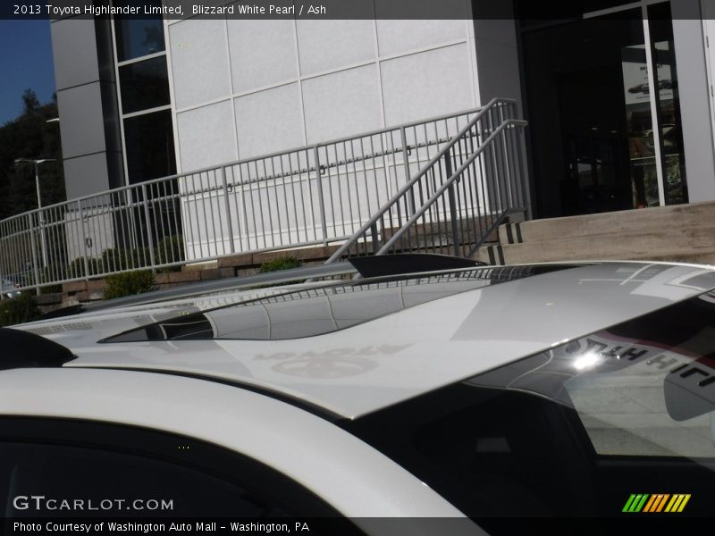 Blizzard White Pearl / Ash 2013 Toyota Highlander Limited