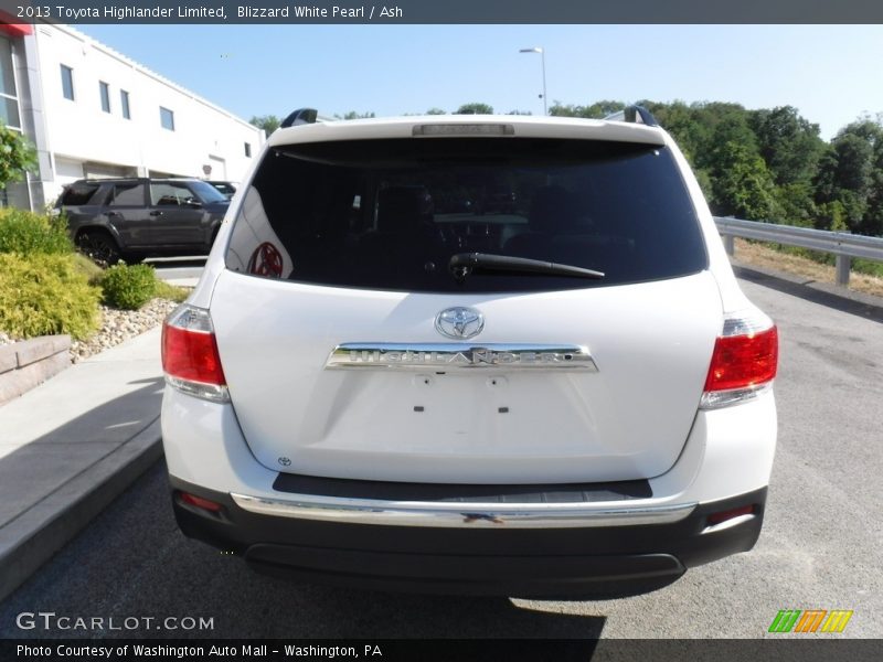 Blizzard White Pearl / Ash 2013 Toyota Highlander Limited