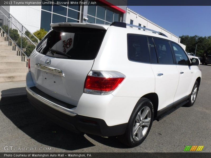 Blizzard White Pearl / Ash 2013 Toyota Highlander Limited