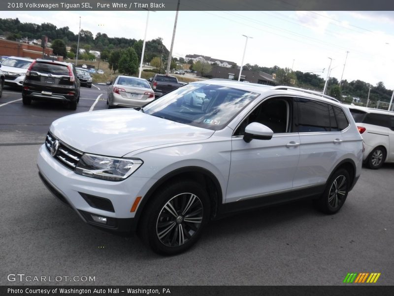 Pure White / Titan Black 2018 Volkswagen Tiguan SEL