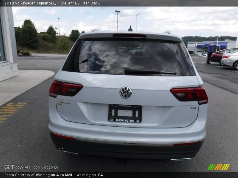 Pure White / Titan Black 2018 Volkswagen Tiguan SEL