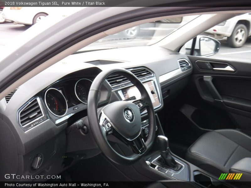 Pure White / Titan Black 2018 Volkswagen Tiguan SEL