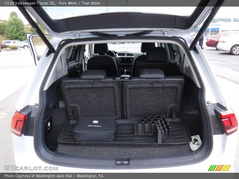 Pure White / Titan Black 2018 Volkswagen Tiguan SEL