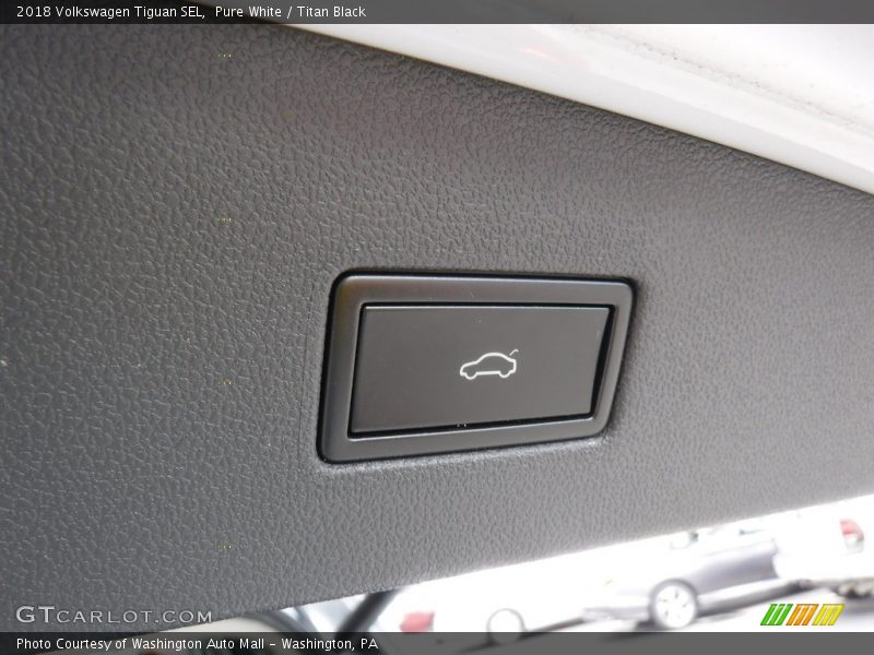 Pure White / Titan Black 2018 Volkswagen Tiguan SEL